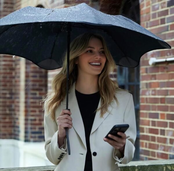 BLUNT Metro Travel Umbrella – 39" Windproof Umbrella, Compact Umbrella for Wind and Rain, Portable, Heavy Duty, UV Protection - Black - Image 5